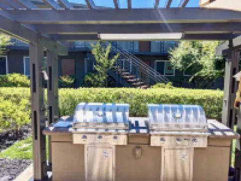 Walk Downtown • Work Here + Desk + Fast WiFi • King Bed • Remodeled Kitchen Hotels in Walnut Creek
