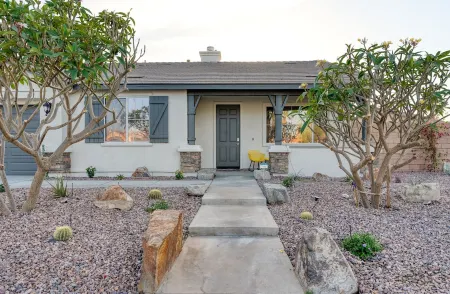 Stunning House W/ Karaoke, Pool, Hot Tub, Games