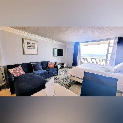 GORGEOUS OCEANVIEW with balcony and pool!