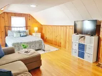 Cozy, Convenient, & Comfortable Retreat w/ Firepit, Hammock, Ping Pong, & Coffee