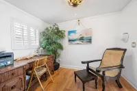 "Sleep with the alligators" at this alligator themed 3/1 in West Palm Beach!