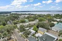 The Ashford - 2min walk to DT Mt Dora - 5 Star luxury!