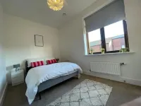 2 Bedroom House with Garden next to the River Tees Hotels in Stockton-on-Tees