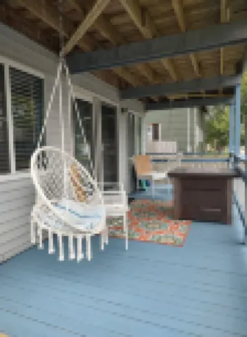 Bright Beautiful beach theme home walking distance to Lake Michigan & downtown!