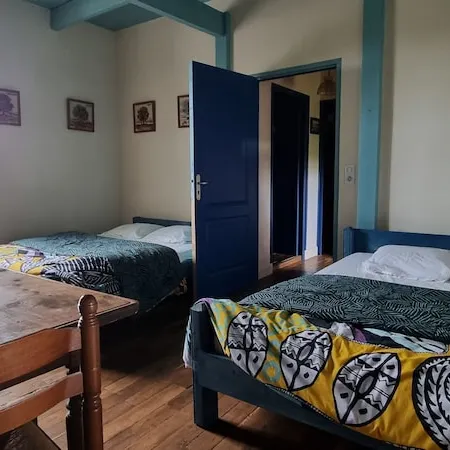 Quiet renovated house near the beach with beautiful garden in Kerdalé