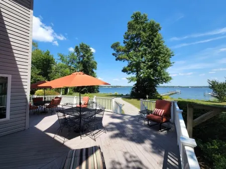 Cozy, Private Water Front Home with Long Pier