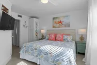 Close to beach, private heated pool, bikes, beach chairs & more!