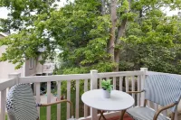 Renovated Modern Townhome in the heart of Holladay