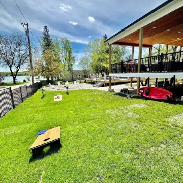 Luxury Lake Geneva House, Heated Pool, 2 Hot Tubs, Sauna, Fire Pit, Photo Zone