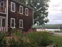 Upscale Vacation Rental Across From Haley Pond In The Village Of Rangeley レーンジリーのホテル