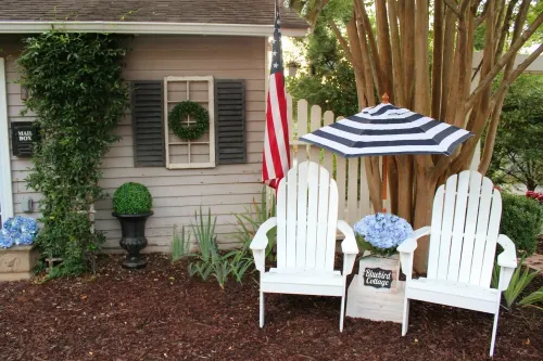 Bluebird Cottage in the Heart of Historic Downtown Franklin