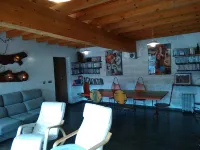 Hobbit House (bioclimatic and half-buried with green cover