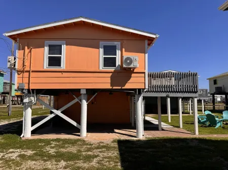 Comfy Coastal Cottage Two