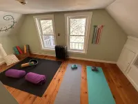 Hot Tub - 7 bedrooms - 5 minutes from Okemo Ski - enchanting 200 year old VT inn