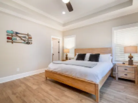 New waterfront house on Lake Norman/private dock 폴스타운 호텔