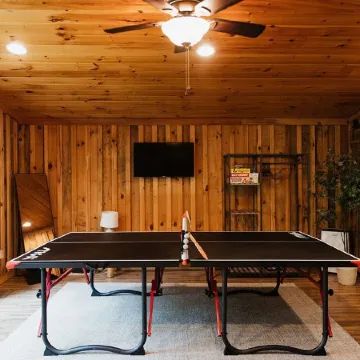 "The Lantern" Woodsy Cabin Experience w/ HotTub