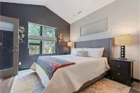 Lux Home w/ Hot Tub+Fire Pit steps from Hyde Park
