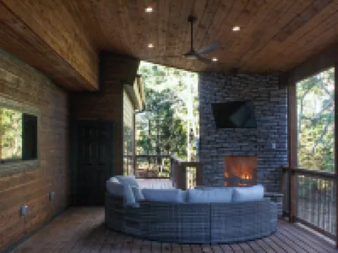 Fun group? Fun Cabin near Robbers Cave State Park!  Sleeps 14! Hotels in Latimer County