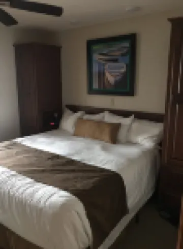 Stylish 2 bdrm 2 ba recently remodeled with many amenities for you to enjoy! - Wi-Fi