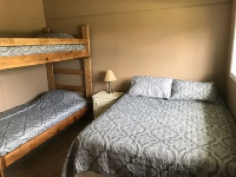 House - Direct access to Snowmobile and UTV trails 盧斯縣酒店