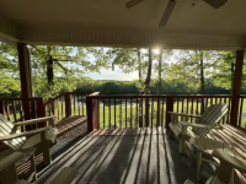 Beautiful and relaxing Golf & Lake retreat waiting just for you!!