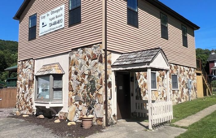 Stay, play and relax in Ohiopyle, PA, Hot tub, Pool table, GAP, Arcade Game