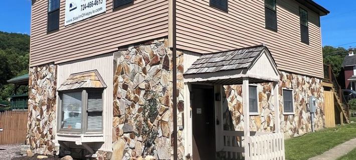 Stay, play and relax in Ohiopyle, PA, Hot tub, Pool table, GAP, Arcade Game Hotels in Fayette County