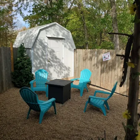 A unique cabin, comfortable with private hot tub!