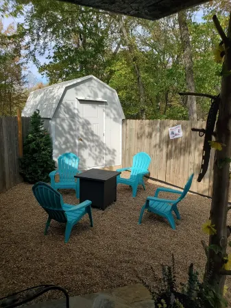 A unique cabin, comfortable with private hot tub!