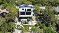 Cliffside Luxury Waterfront Home.  Stunning Views Year Round!!!  Pet-Friendly.
