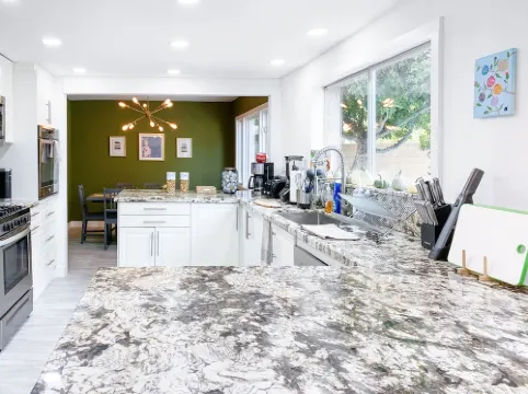 6x3 Lux Villa, 10m2Strip, Pool+Spa+Casita+7carpark