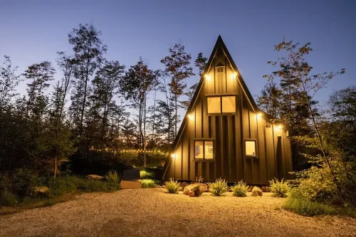 Off-Grid w/ Wood Fired Hot Tub - Modern and Cozy - 4 Kayaks Included - 90 Acres