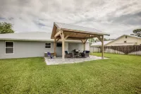 🍹🌞 Boater's Paradise!  Fenced Yard, Boat Parking, 6 miles to Beach!