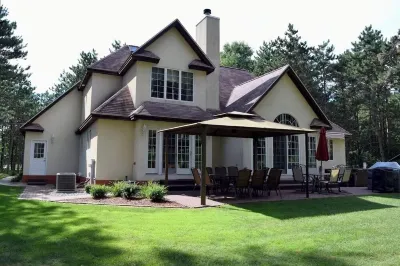 Private Pine Forest  Villa with hot tub 5 min from Castle Rock Hotel a 