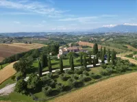 Romantic gallery in a breathtaking panoramic location Hotel a Acquaviva Picena