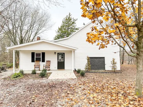 Historic home by Dogwood Lake/Glendale Hotels in Daviess County
