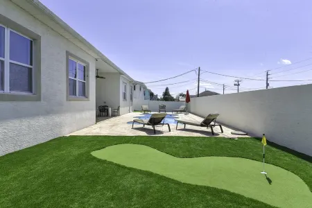 Luxury 5 Bed, 3 ba, Separate in-Law Suite, Htd Pool & Spa, Mins Walk to Beach