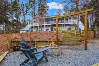 Lake front home on Lake Sinclair: Modern, fire pit, dock, private, pet-friendly!