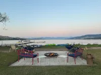Flo’s Cabin at Grans – Flathead Lakefront, Firepit, Dock, Kayaks, Pet Friendly.
