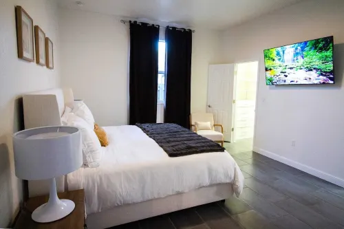 BaeCation Dania! Near Fort Lauderdale Airport, Beach & Casino!Pool & Jacuzzi!