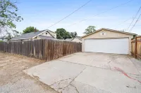 Spacious 4-Bedroom Craftsman in Garland District