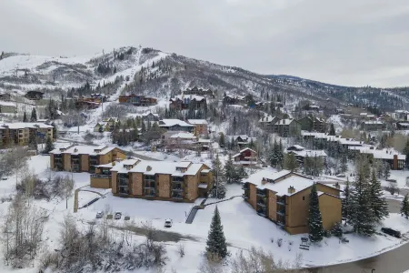 New! Ski In Ski Out Recently Updated 2-Bedroom Condo Отели рядом с достопримечательностью «Steamboat Ski Resort»
