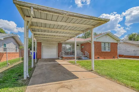 Oklahoma Themed 3 BED with lots of parking!   SHORT OR EXTENDED STAY! Отели рядом с достопримечательностью «STASH»