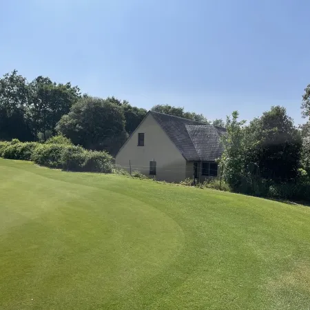 Cottage au Pied du lac au Duc, son Golf et sa Base Nautique