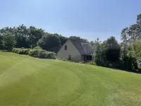 Cottage au Pied du lac au Duc, son Golf et sa Base Nautique