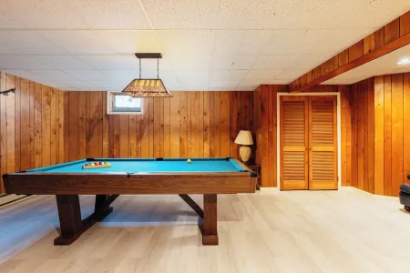 Escape to the Woods: 4-bedroom country house with hot tub spa, sauna, fireplace Отели в г. Fallsburg