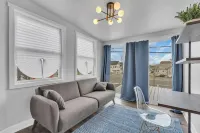 2 King Bedrooms. 2 Blocks to beach. Outdoor Seating Area. 75" TV w/ soundbar Hotels in Seaside Heights