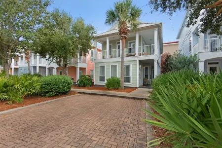 Welcome to the Delightful Mermaid Cottage! FREE Beach Serv.  In Season Mar - Oct