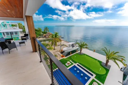 5 bed/4 bath Ocean side, right outside of Tavernier Creek Mile Marker 91