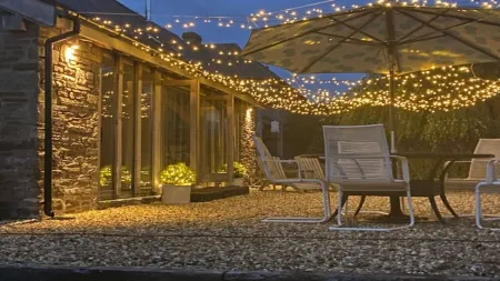 Beautifully appointed property at the foot of the Black Mountains. Отели в г. Гвернифед